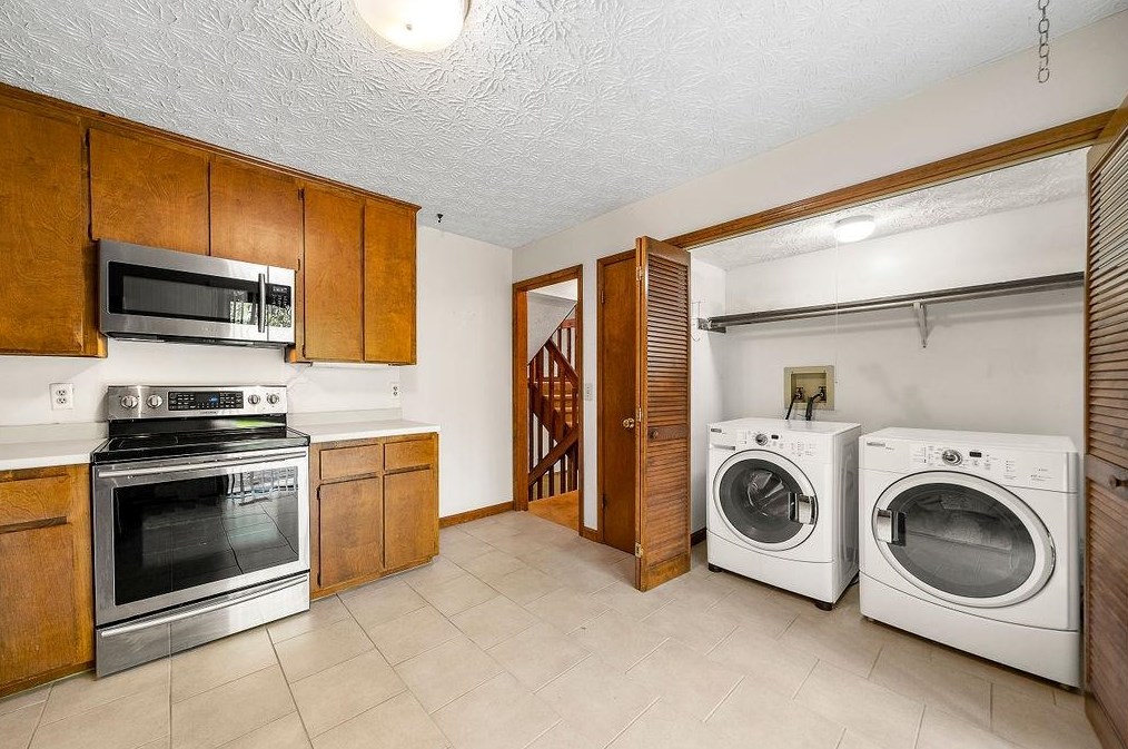 4201 Charleston Trl, Smyrna GA  30080-6427 exterior