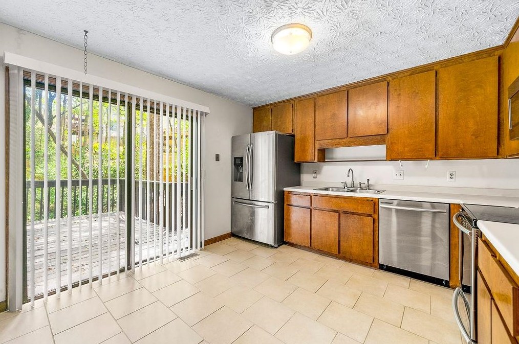 4201 Charleston Trl, Smyrna GA  30080-6427 exterior