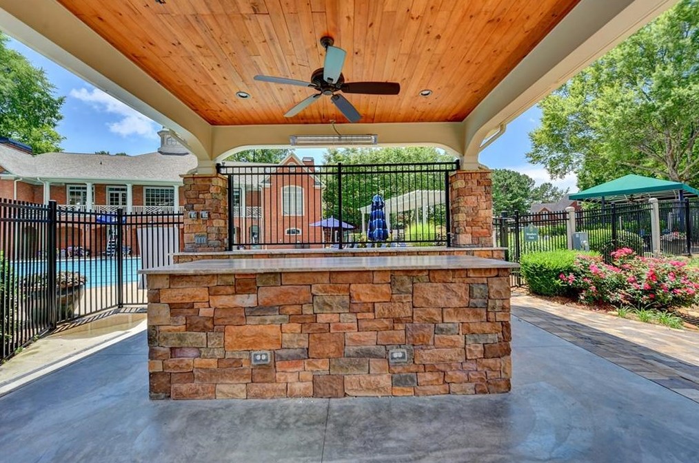 410 Overhill Bnd, Alpharetta GA  30005-8974 exterior