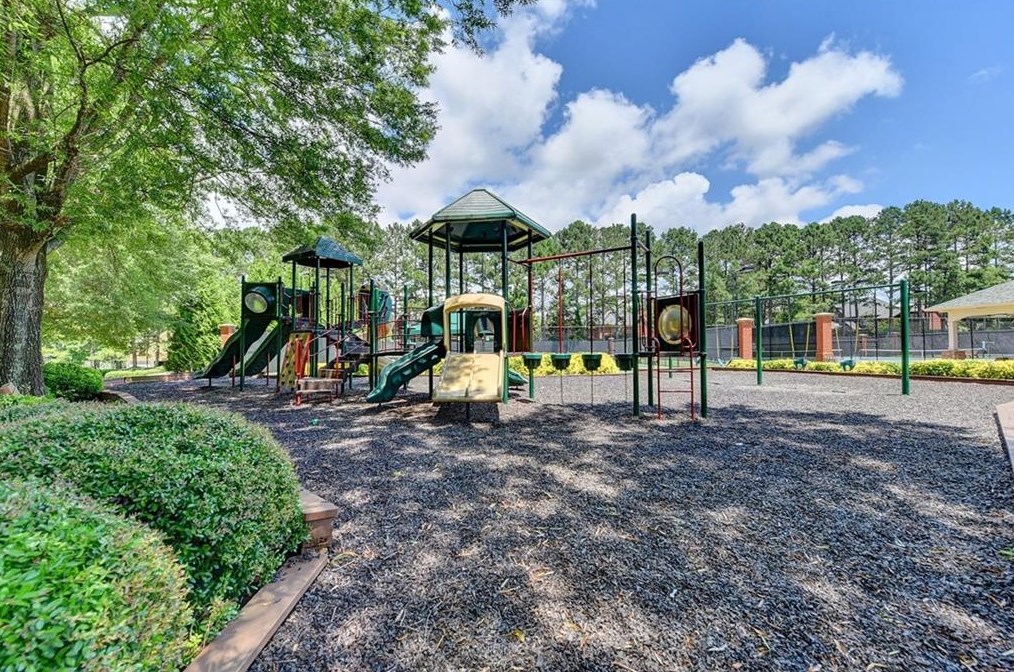 410 Overhill Bnd, Alpharetta GA  30005-8974 exterior