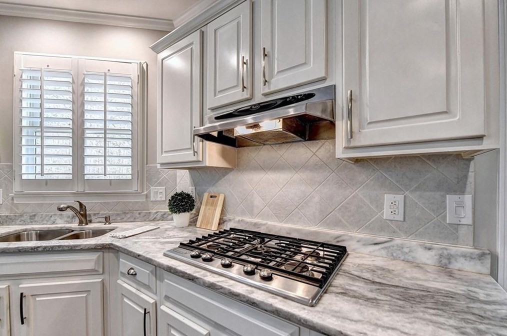 410 Overhill Bnd, Alpharetta GA  30005-8974 exterior