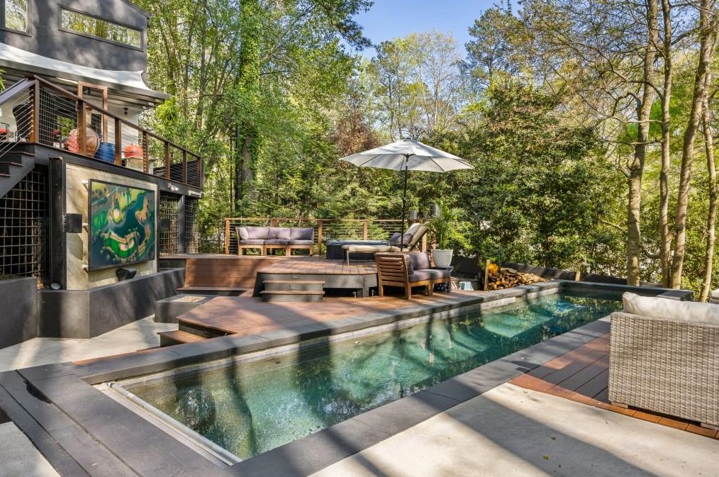 1042 Nawench Dr, Atlanta GA  30327-1340 exterior