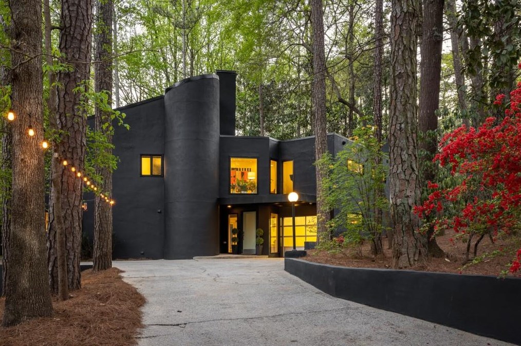 1042 Nawench Dr, Atlanta GA  30327-1340 exterior
