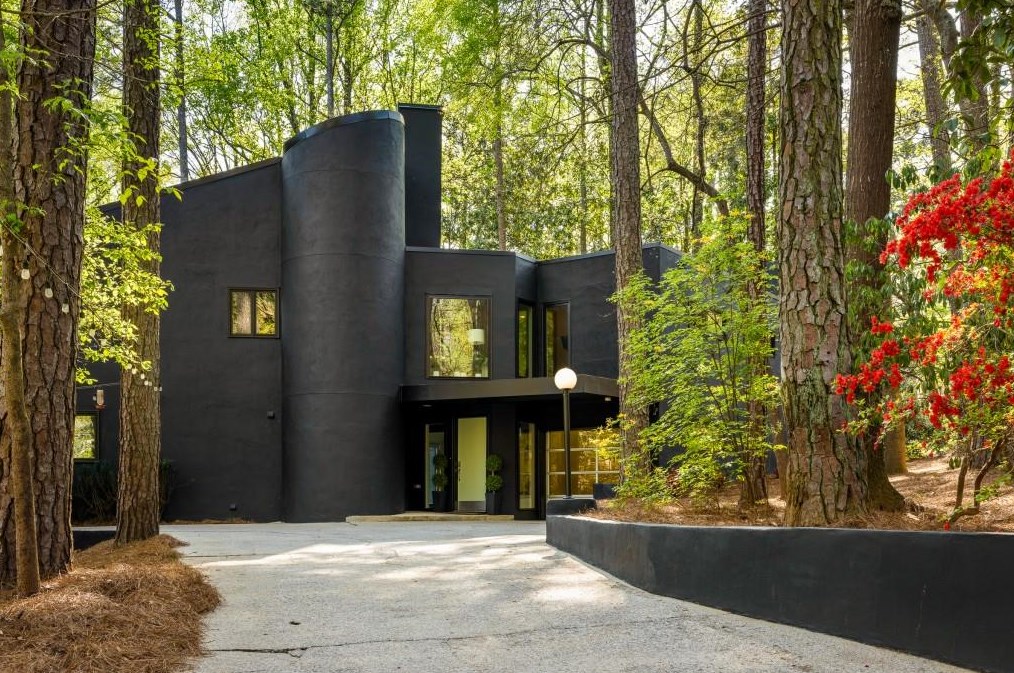 1042 Nawench Dr, Atlanta GA  30327-1340 exterior