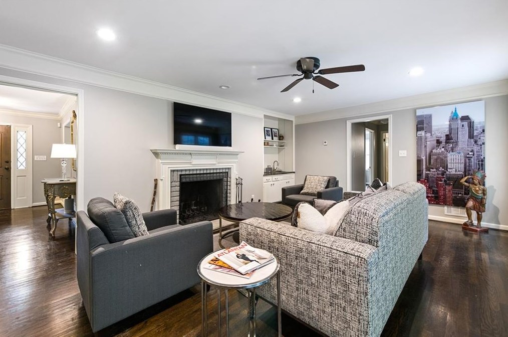 4384 Whitewater Creek Rd, Atlanta GA  30327-3958 exterior