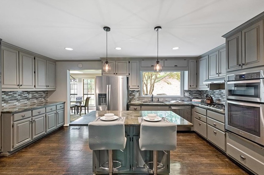 4384 Whitewater Creek Rd, Atlanta GA  30327-3958 exterior