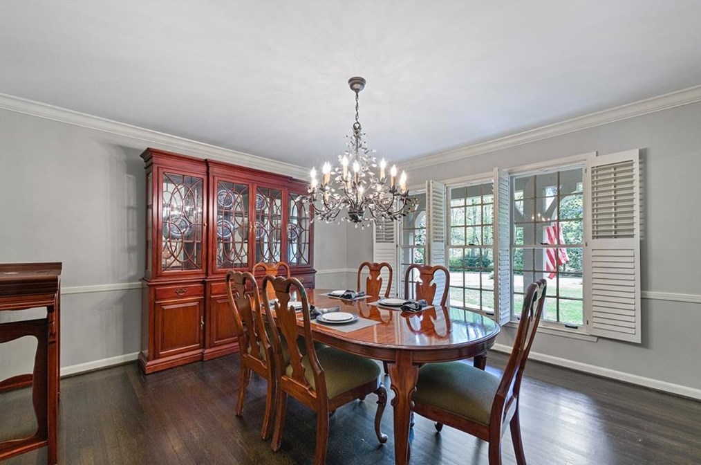 4384 Whitewater Creek Rd, Atlanta GA  30327-3958 exterior
