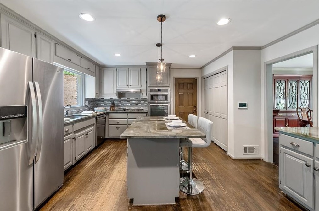 4384 Whitewater Creek Rd, Atlanta GA  30327-3958 exterior