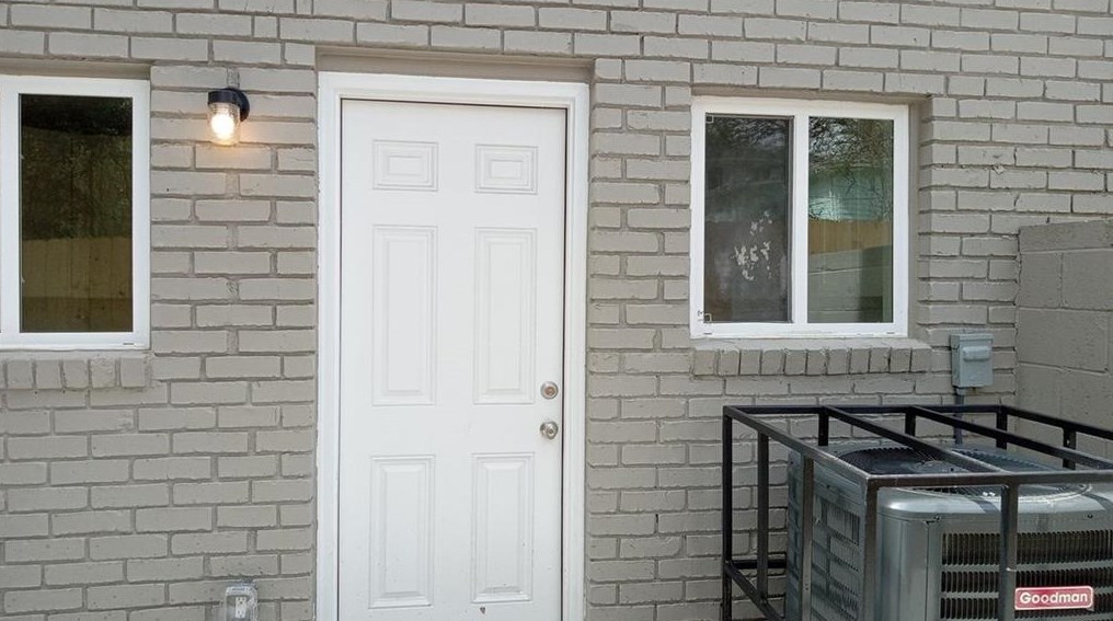 2156 Park Ter, Atlanta GA  30337-1704 exterior