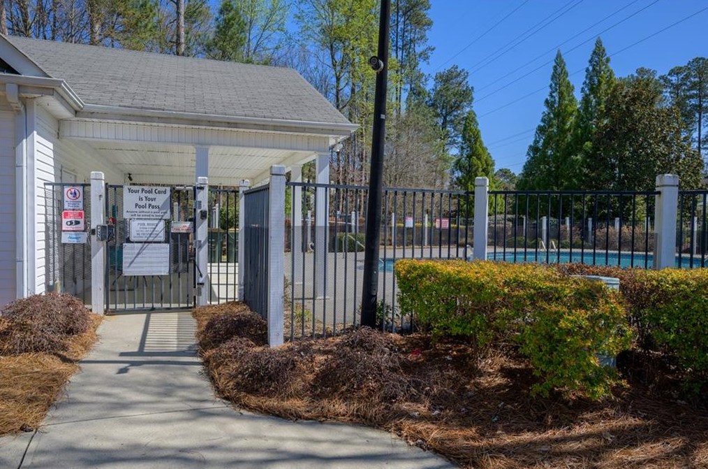 3433 Lathenview Ct, Alpharetta GA  30004-6191 exterior