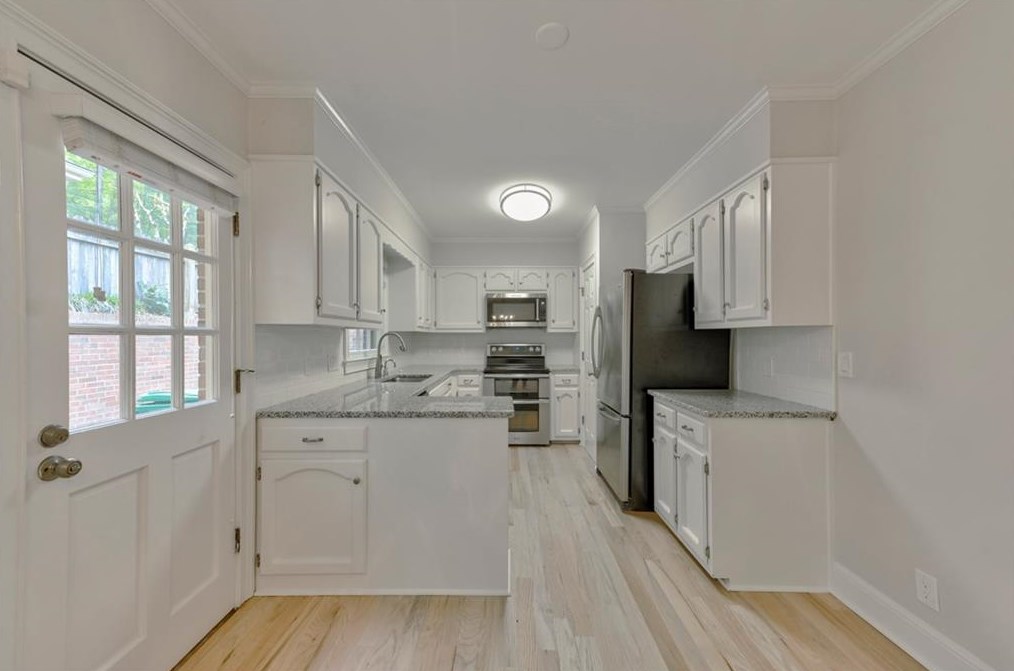 1875 Bedfordshire Ct, Decatur GA  30033-1400 exterior