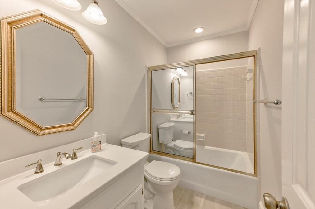 1875 Bedfordshire Ct, Decatur GA  30033-1400 exterior