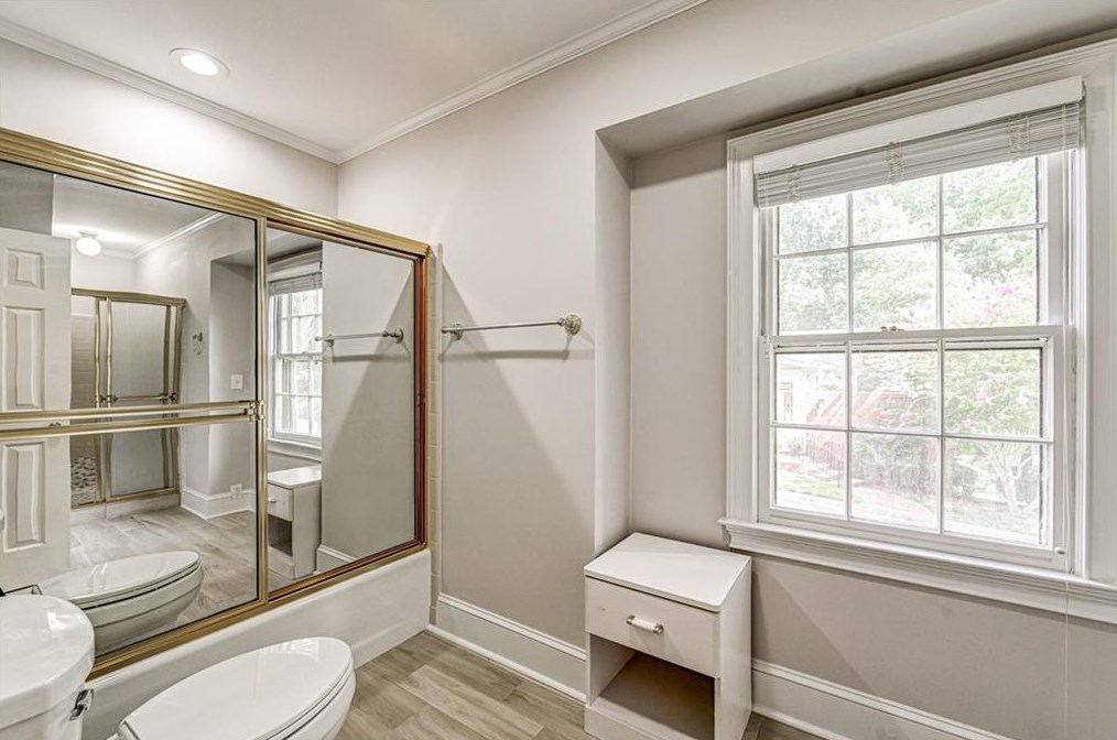 1875 Bedfordshire Ct, Decatur GA  30033-1400 exterior