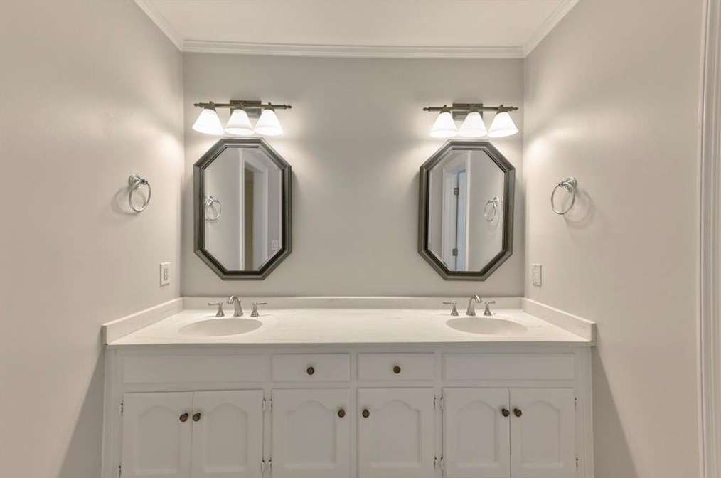 1875 Bedfordshire Ct, Decatur GA  30033-1400 exterior