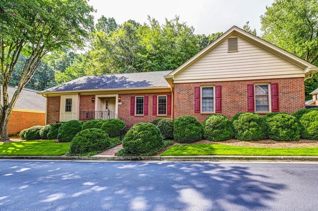 1875 Bedfordshire Ct, Decatur GA  30033-1400 exterior