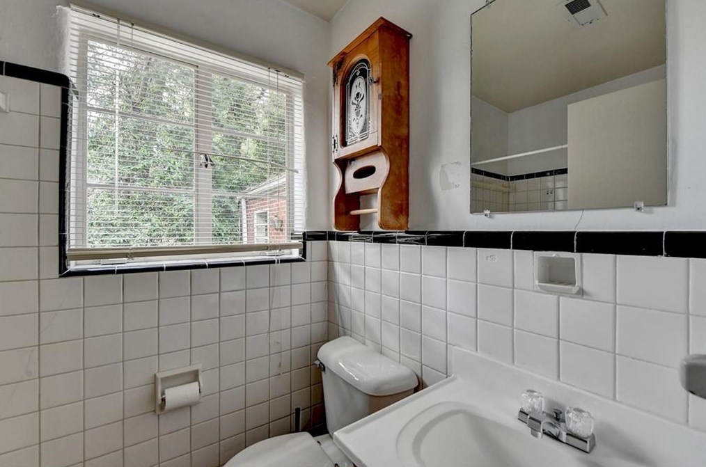 1399 Clairmont Rd, Decatur GA  30033-5311 exterior