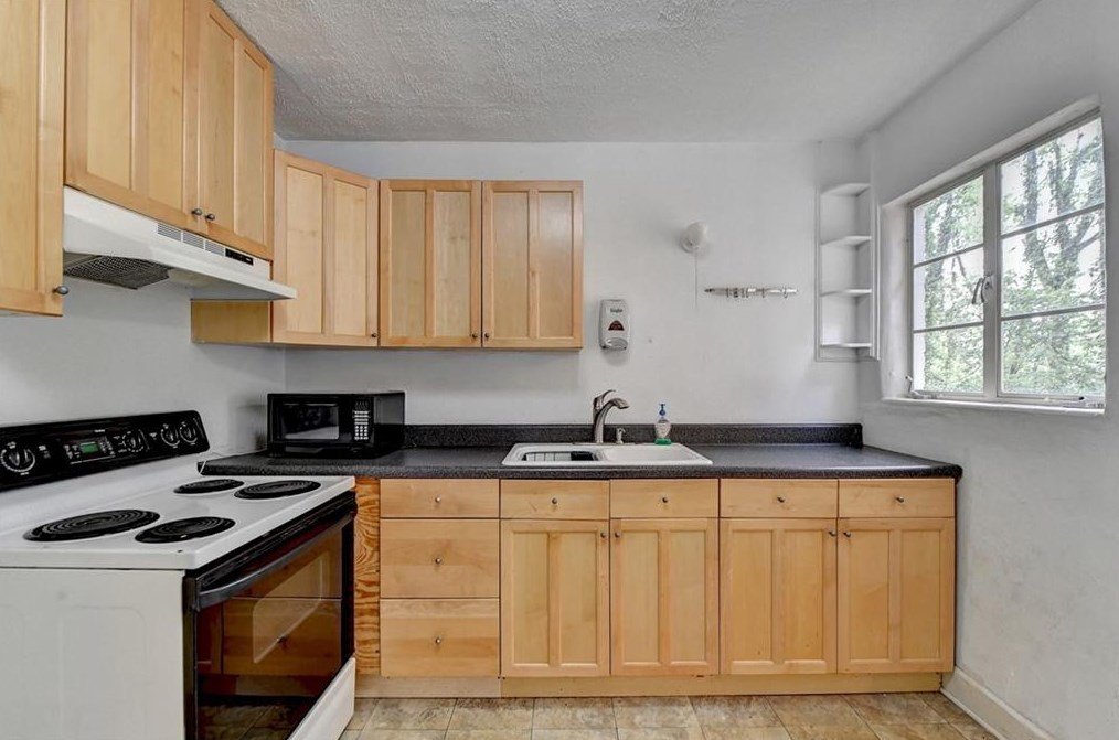 1399 Clairmont Rd, Decatur GA  30033-5311 exterior