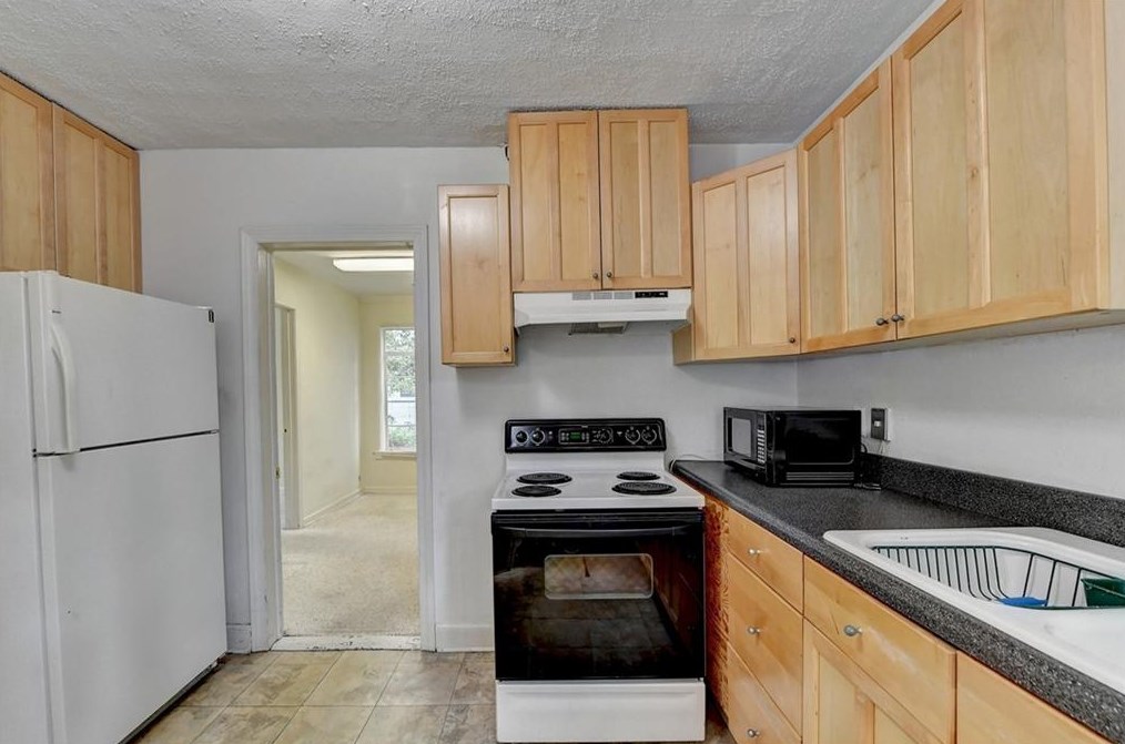 1399 Clairmont Rd, Decatur GA  30033-5311 exterior