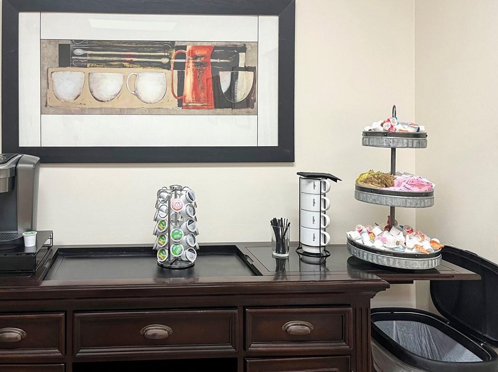 475 Mount Vernon Hwy, Atlanta GA  30328-4164 exterior