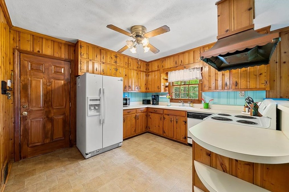 3831 Danbury Ln, Decatur GA  30032-1434 exterior