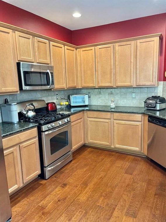 4704 Creekside Villas Way, Smyrna GA  30082-4895 exterior