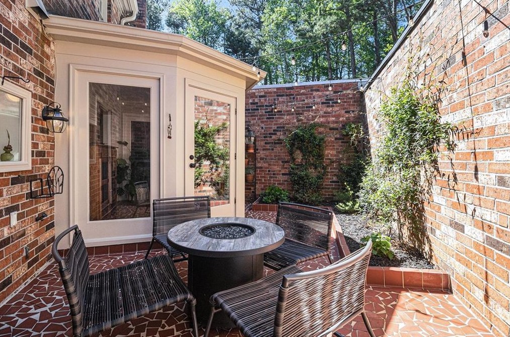 2380 Leafgate Rd, Decatur GA  30033-2021 exterior