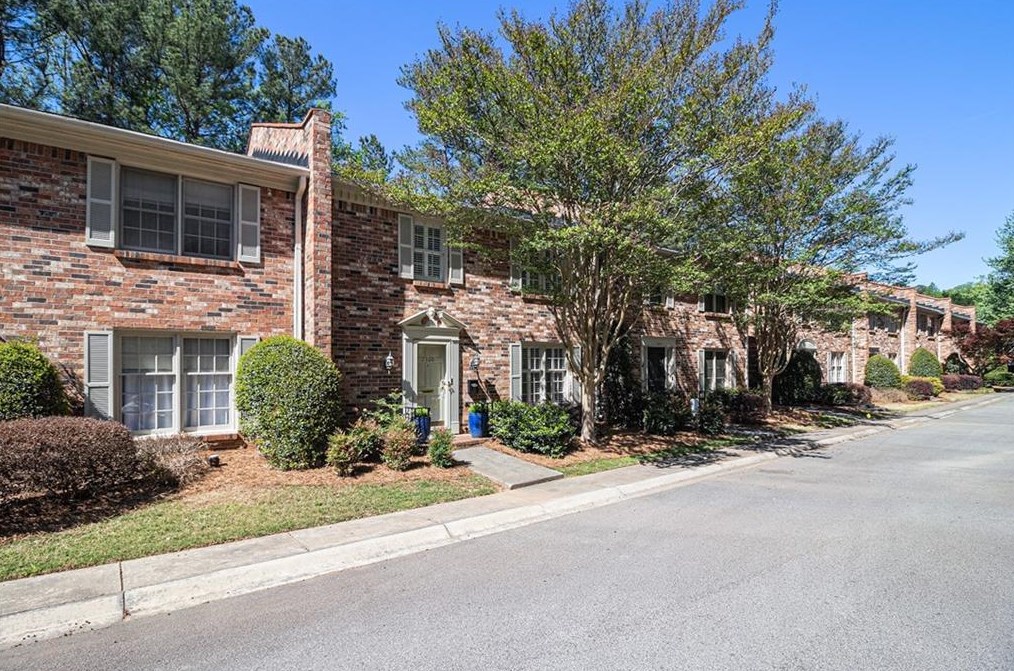 2380 Leafgate Rd, Decatur GA  30033-2021 exterior