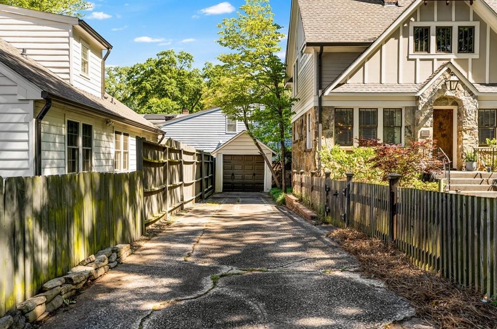 325 Montgomery St, Decatur GA  30030-2425 exterior