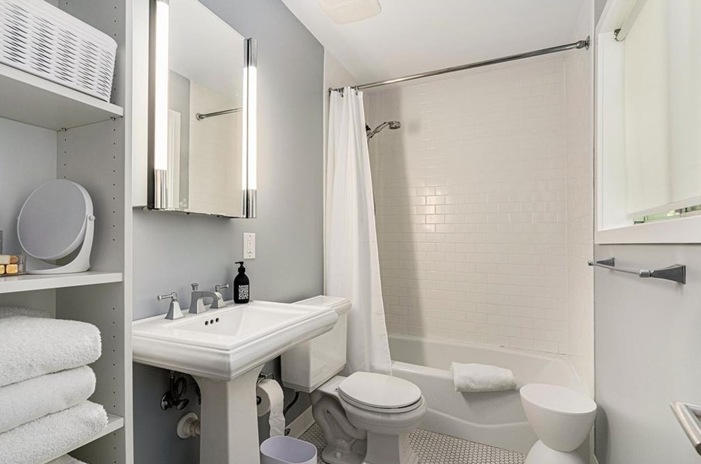 921 Vistavia Cir, Decatur GA  30033-3428 exterior