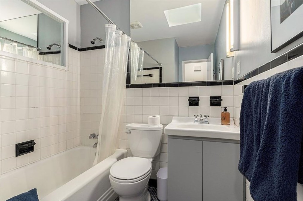 921 Vistavia Cir, Decatur GA  30033-3428 exterior