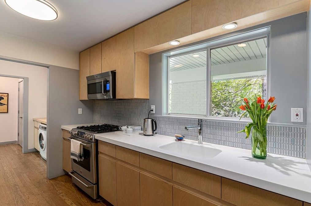 921 Vistavia Cir, Decatur GA  30033-3428 exterior