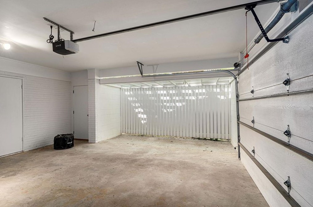 921 Vistavia Cir, Decatur GA  30033-3428 exterior