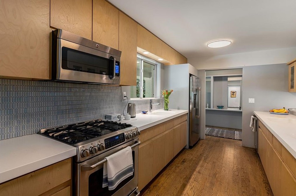 921 Vistavia Cir, Decatur GA  30033-3428 exterior