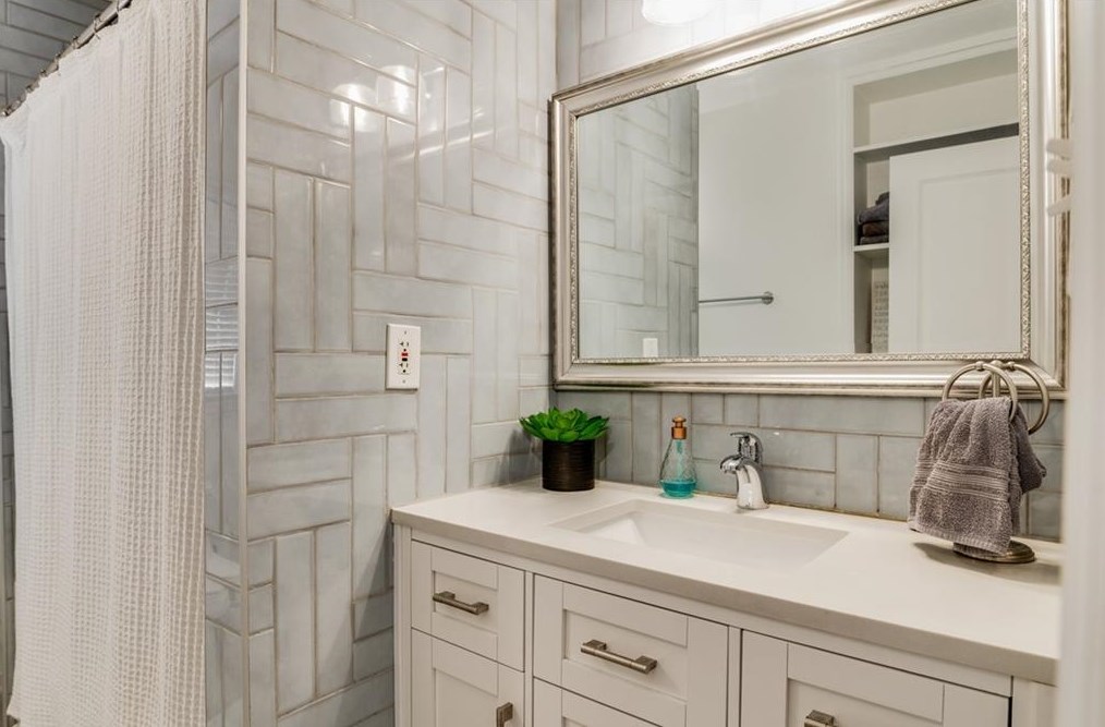 156 Park Dr, Decatur GA  30030-4481 exterior