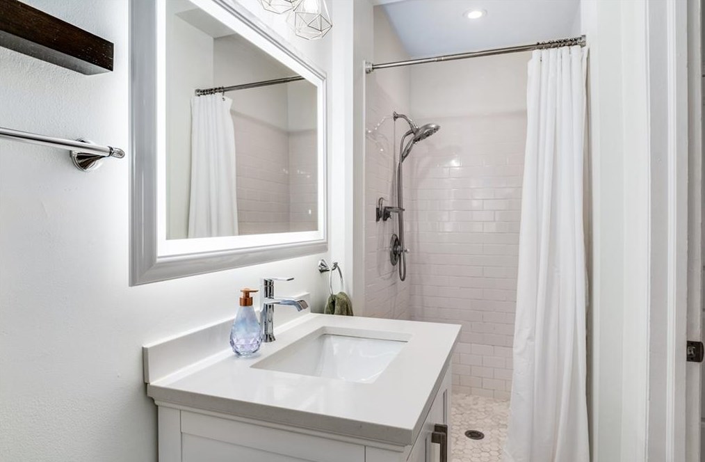 156 Park Dr, Decatur GA  30030-4481 exterior