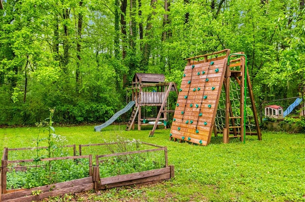 156 Park Dr, Decatur GA  30030-4481 exterior