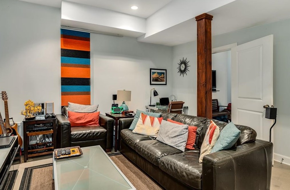 156 Park Dr, Decatur GA  30030-4481 exterior