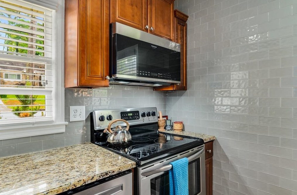 156 Park Dr, Decatur GA  30030-4481 exterior