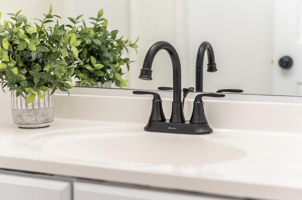 4909 Truitt Ln, Decatur GA  30035-4325 exterior