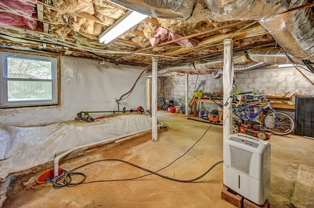 2328 Desmond Dr, Decatur GA  30033-4744 exterior