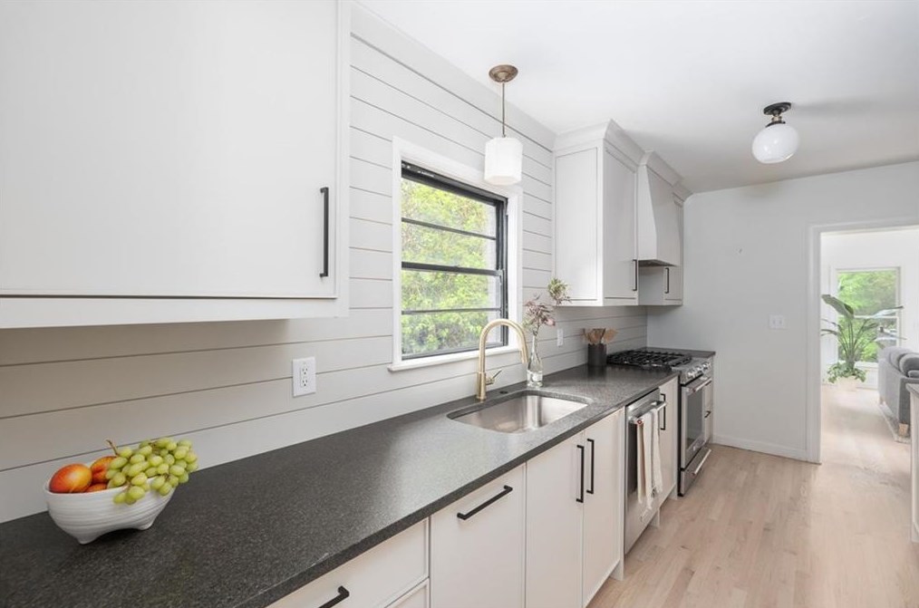 228 Westchester Dr, Decatur GA  30030-1101 exterior