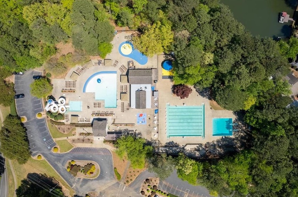 1065 Lake Shore Overlook, Alpharetta GA  30005-6983 exterior
