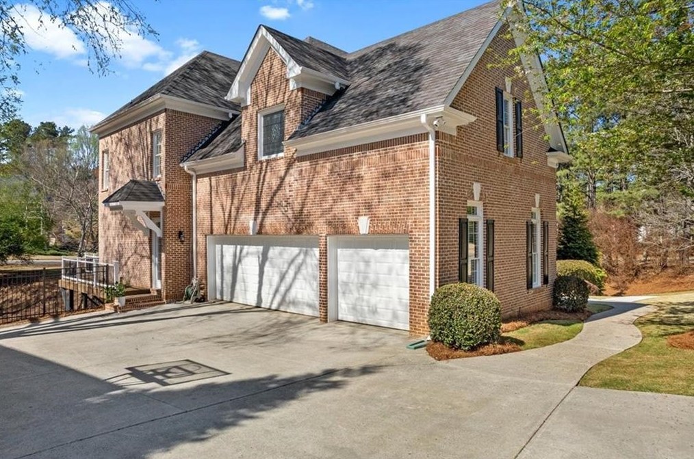 1065 Lake Shore Overlook, Alpharetta GA  30005-6983 exterior