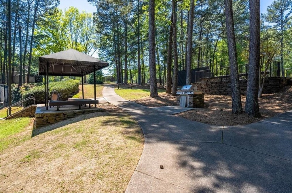 1065 Lake Shore Overlook, Alpharetta GA  30005-6983 exterior