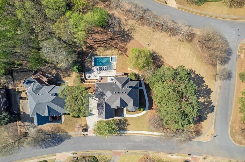 1065 Lake Shore Overlook, Alpharetta GA  30005-6983 exterior