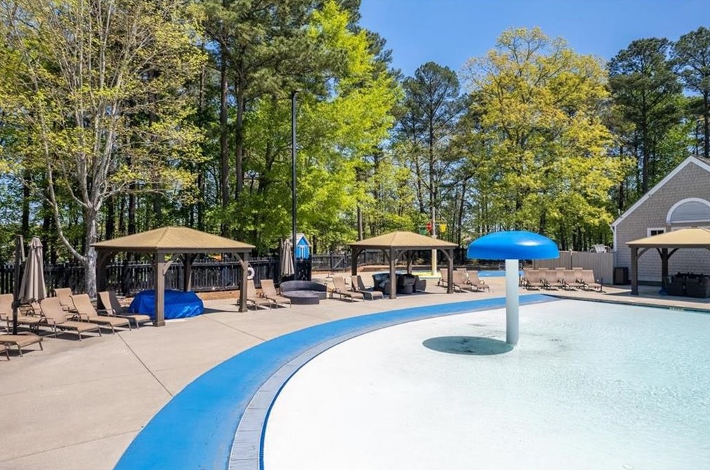 1065 Lake Shore Overlook, Alpharetta GA  30005-6983 exterior
