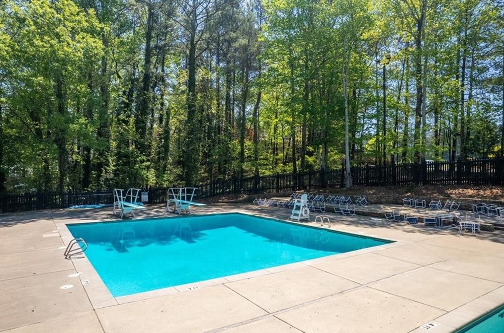 1065 Lake Shore Overlook, Alpharetta GA  30005-6983 exterior