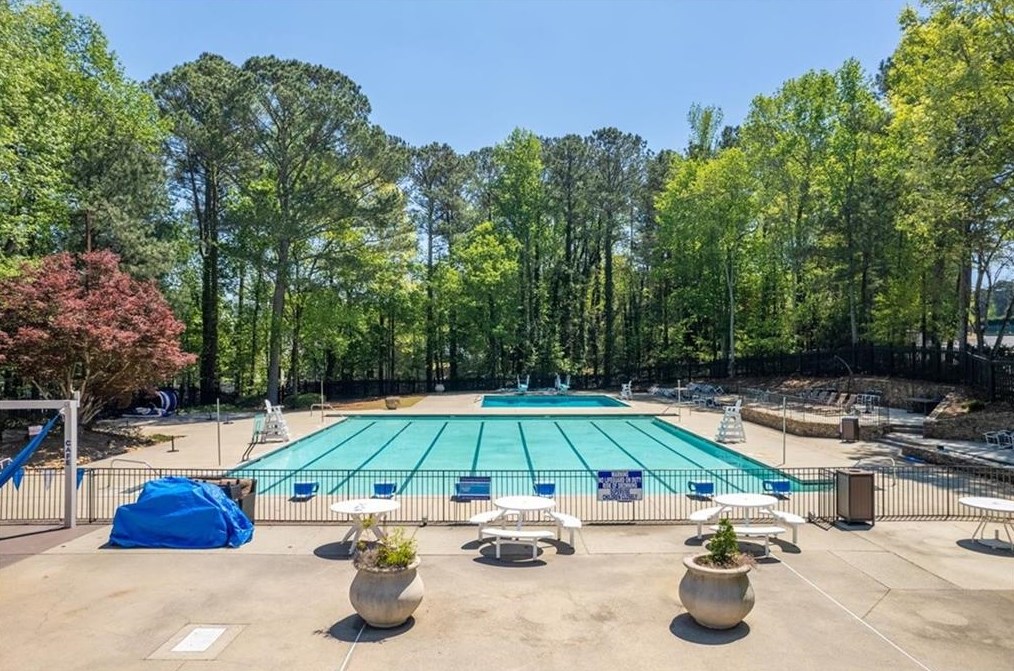 1065 Lake Shore Overlook, Alpharetta GA  30005-6983 exterior