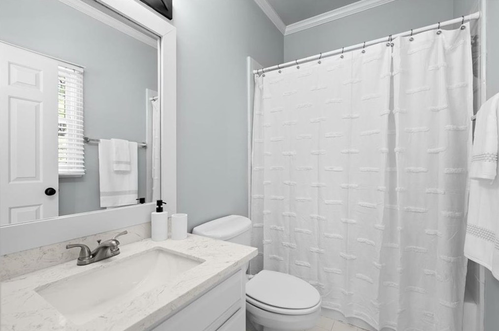 1065 Lake Shore Overlook, Alpharetta GA  30005-6983 exterior