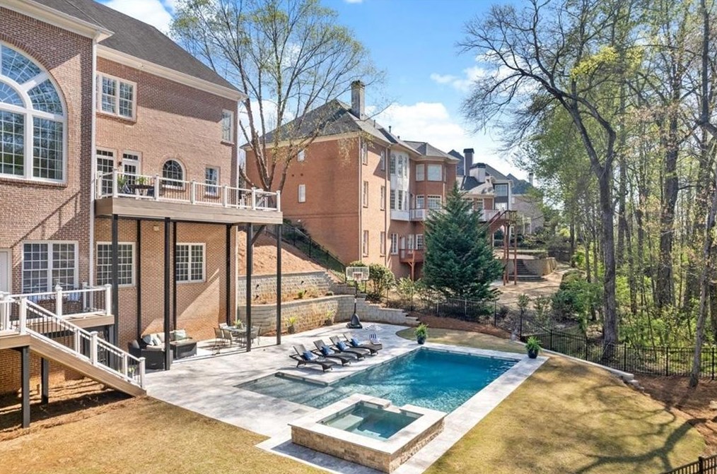 1065 Lake Shore Overlook, Alpharetta GA  30005-6983 exterior